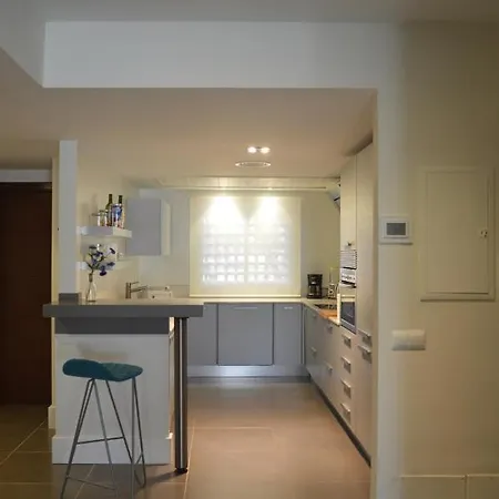 Alcazaba Luxury Apartment02 * エステポナ