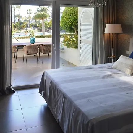 Alcazaba Luxury Apartment02 * エステポナ
